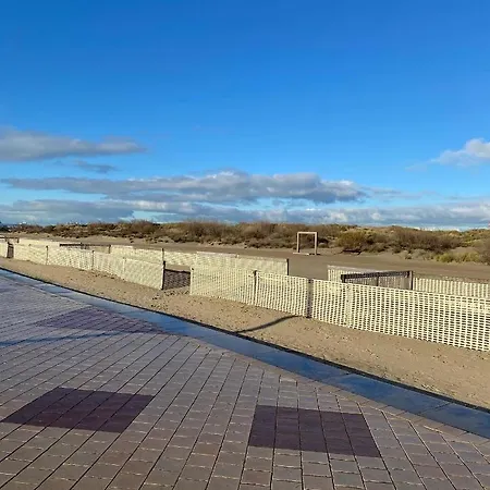 Modern Vakantiehuisje In Knokke-Heist 펜션